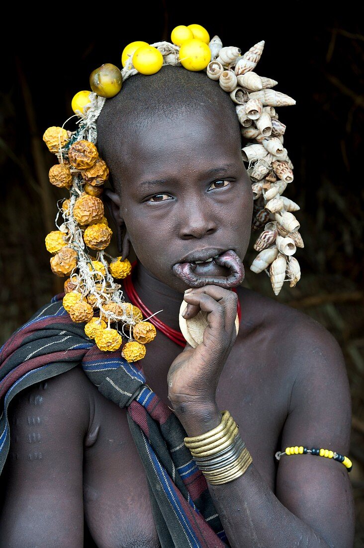 Young Mursi Girl without lip plate