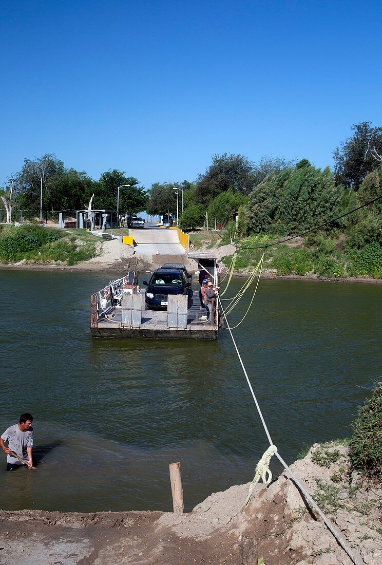 Hand-powered ferry,Rio Grande