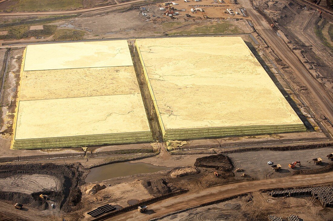 Sulphur extracted from tar sands