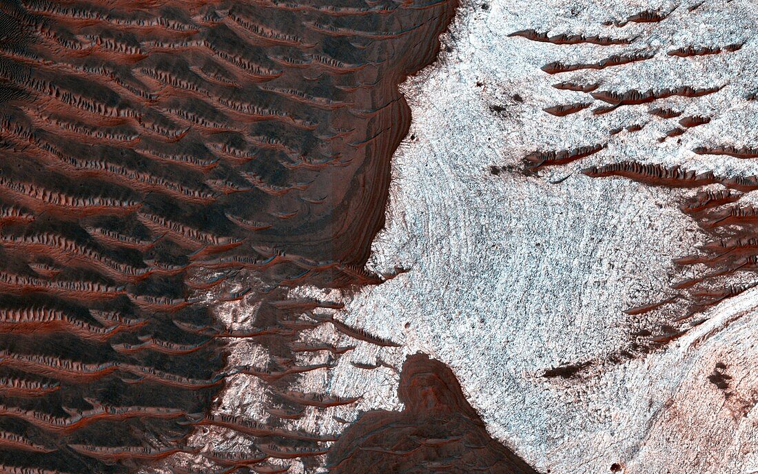 Water-bearing rocks on Mars