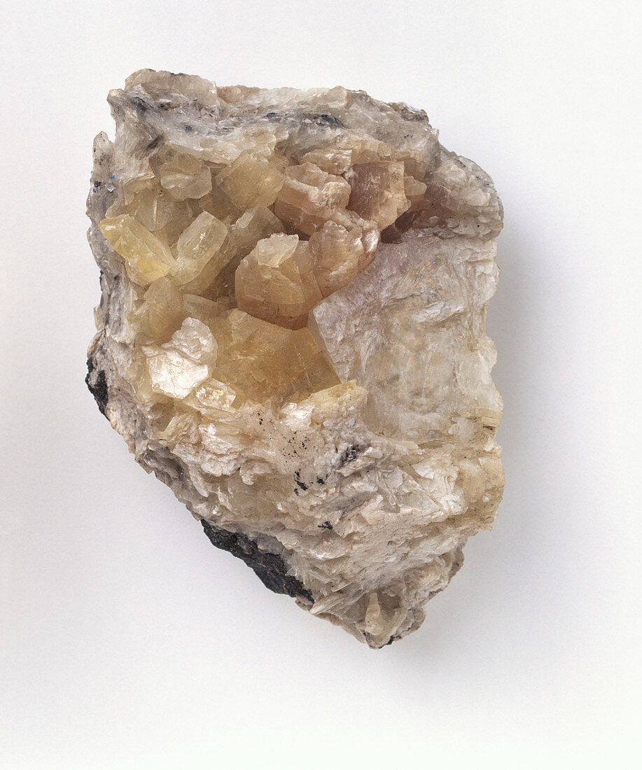 Crystalline brucite in groundmass