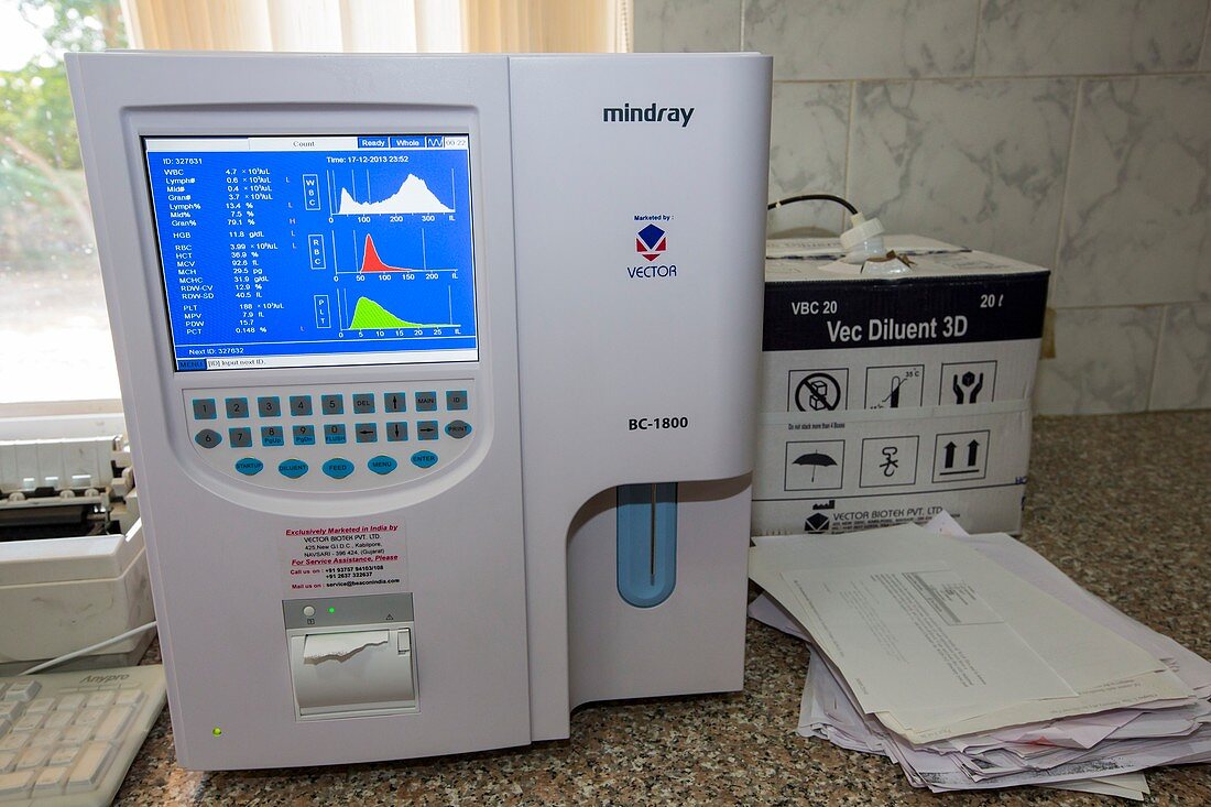 Blood analysis machine