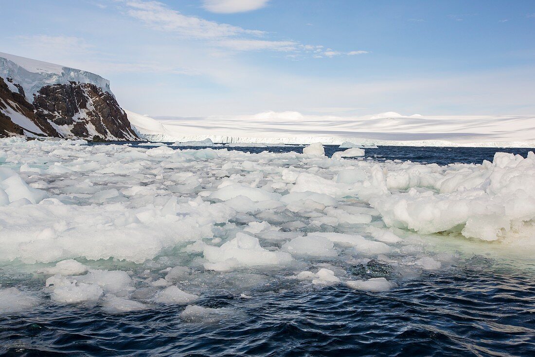 Melting sea ice at Suspiros Bay