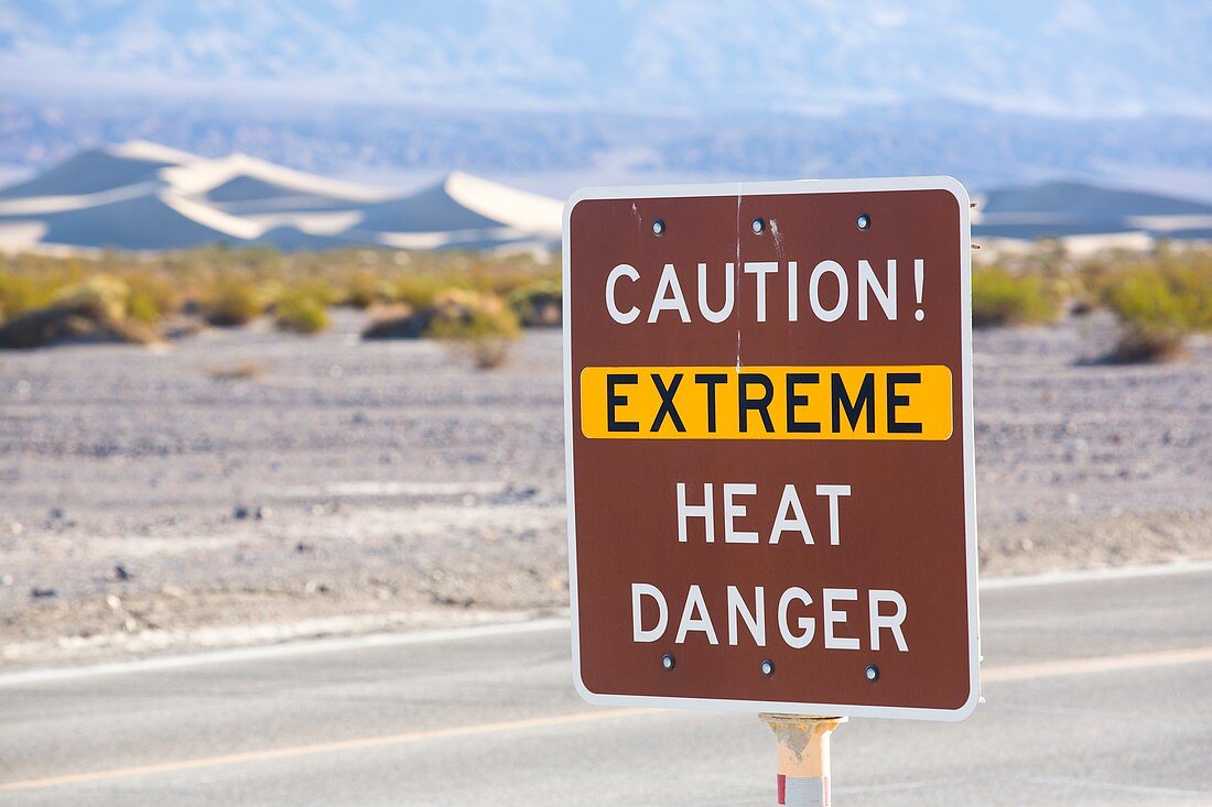 An extreme heat danger sign