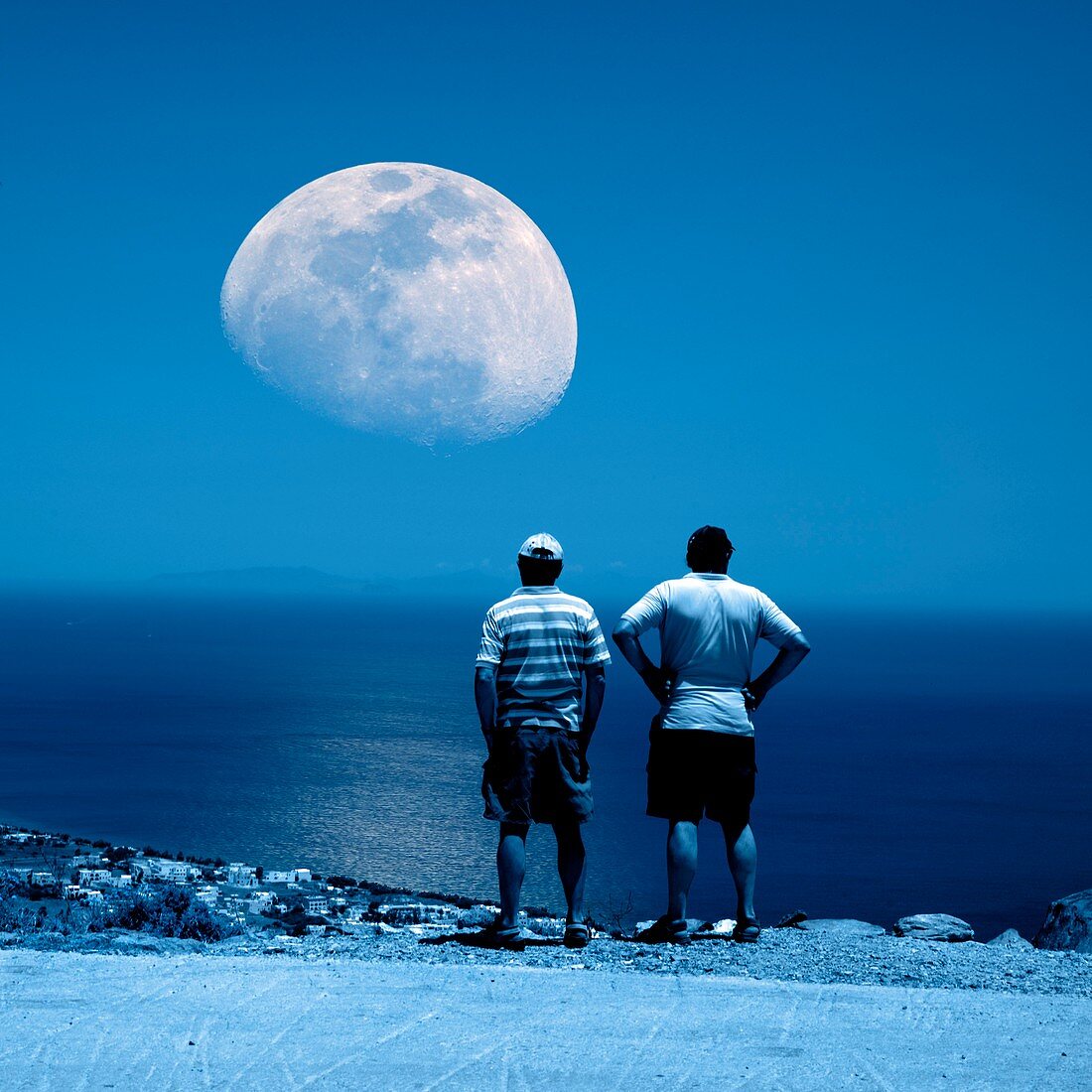 Men watching the Moon