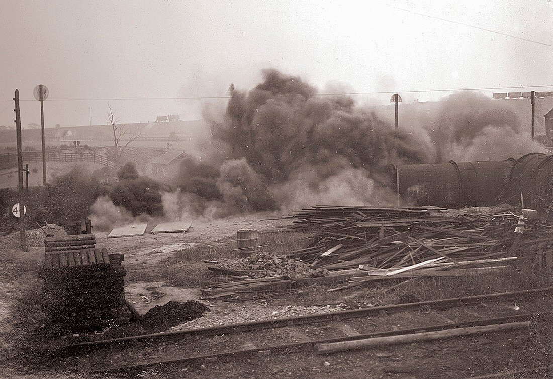 Coal dust explosion experiment,1900s