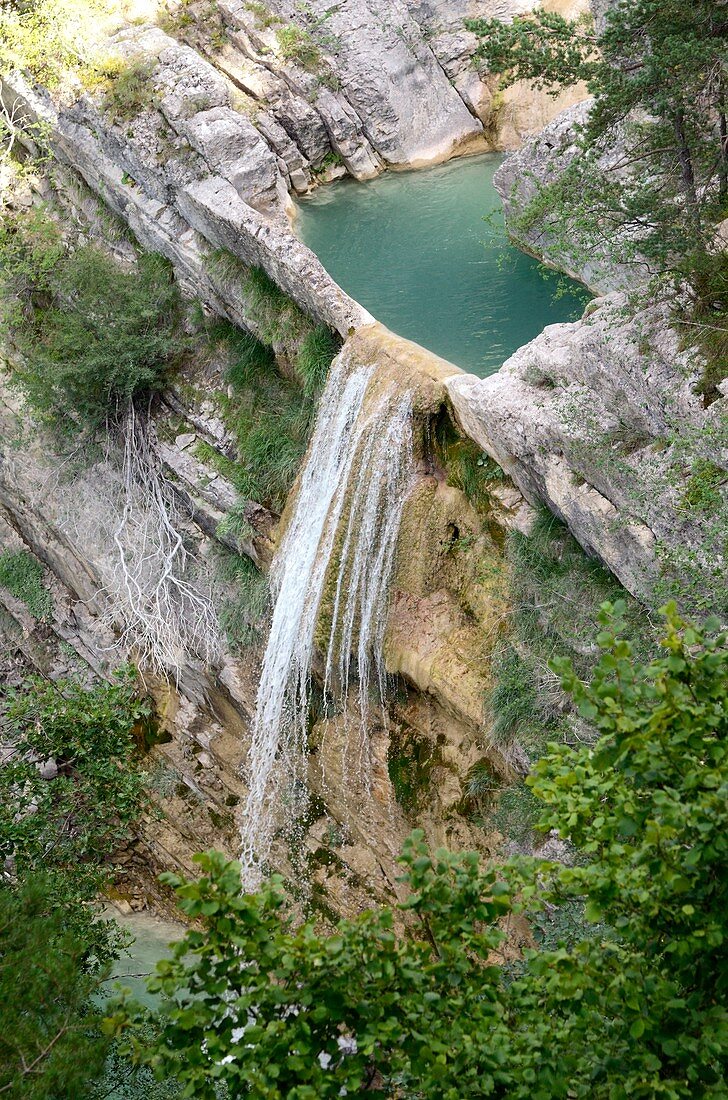 Taulanne waterfall