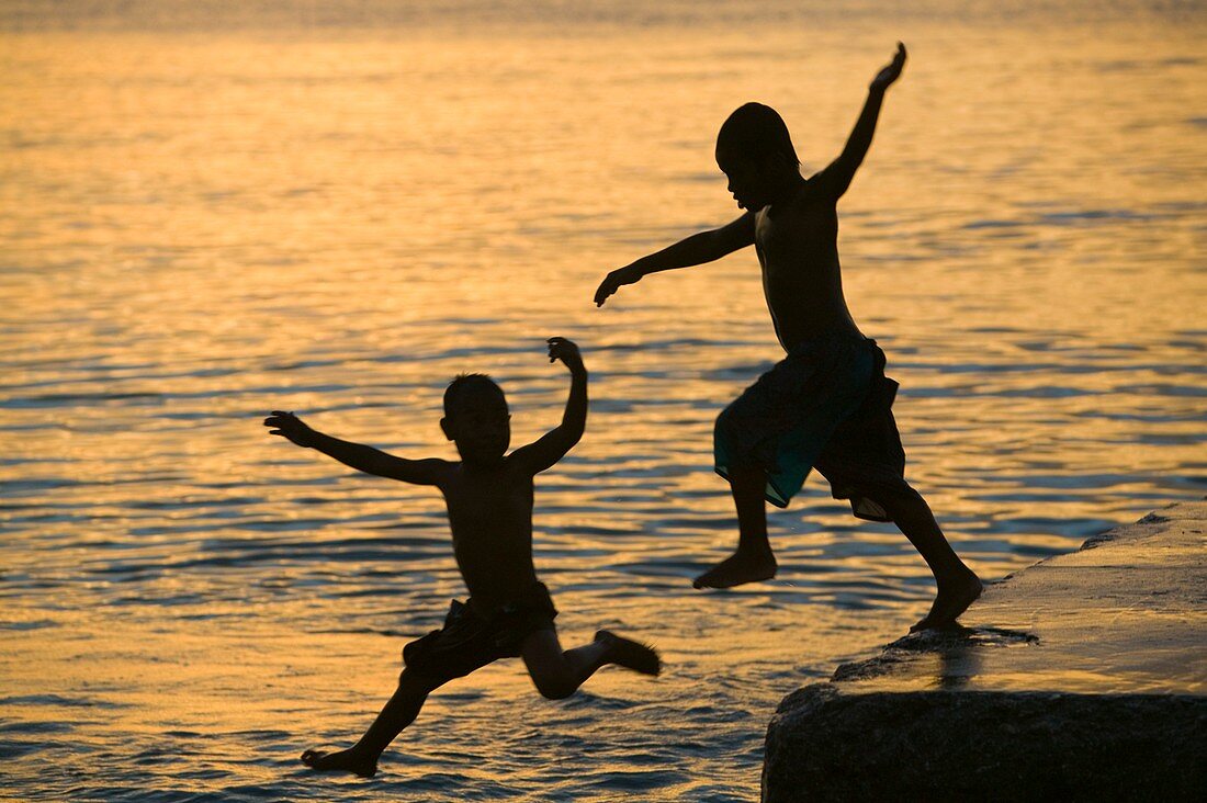 Tuvaluan children leaping into the sea