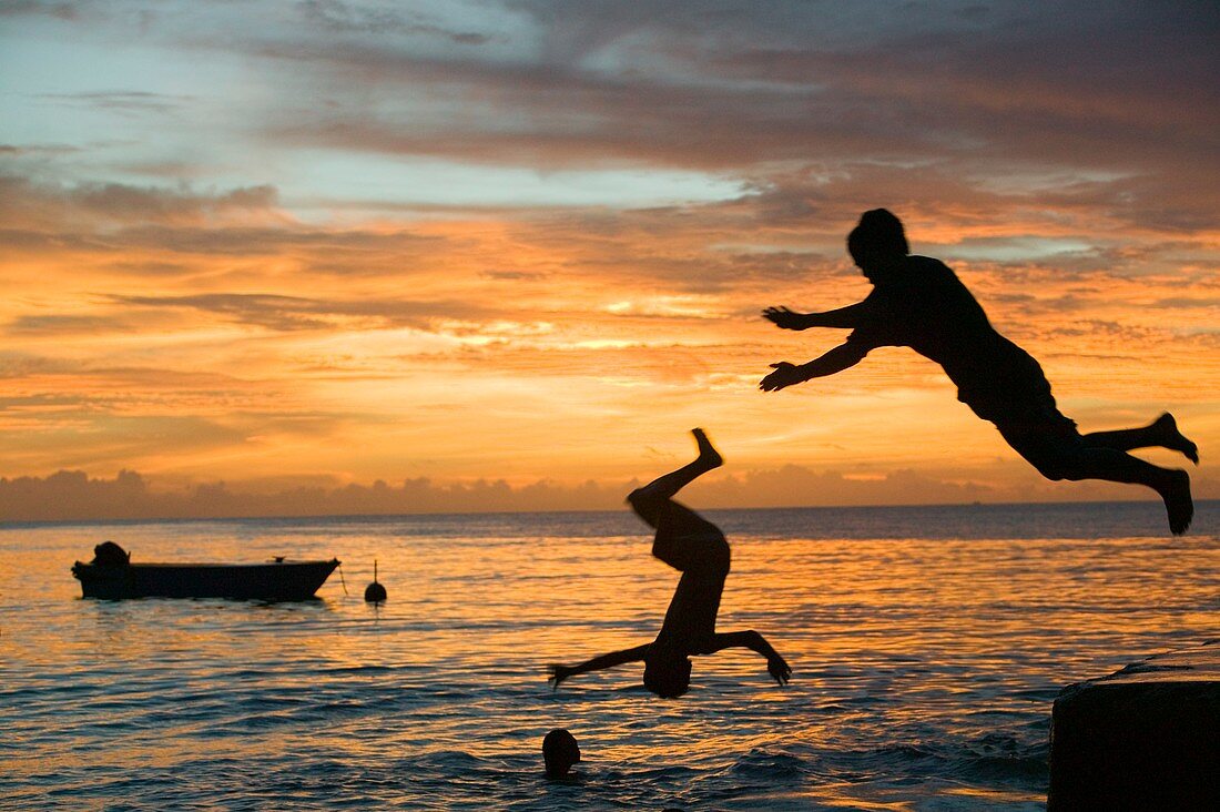 Tuvaluan children leaping into the sea