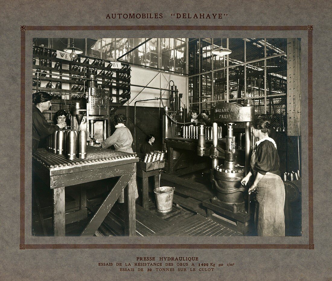 Women in munitions factory,1916
