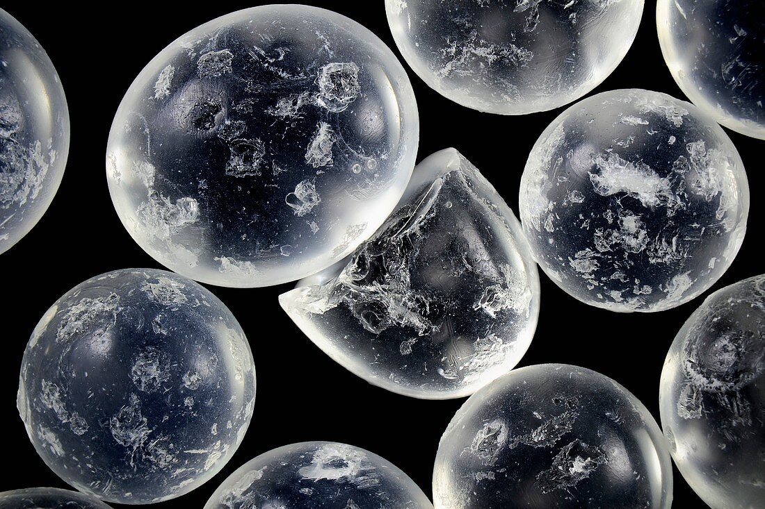 Silica gel beads,light micrograph