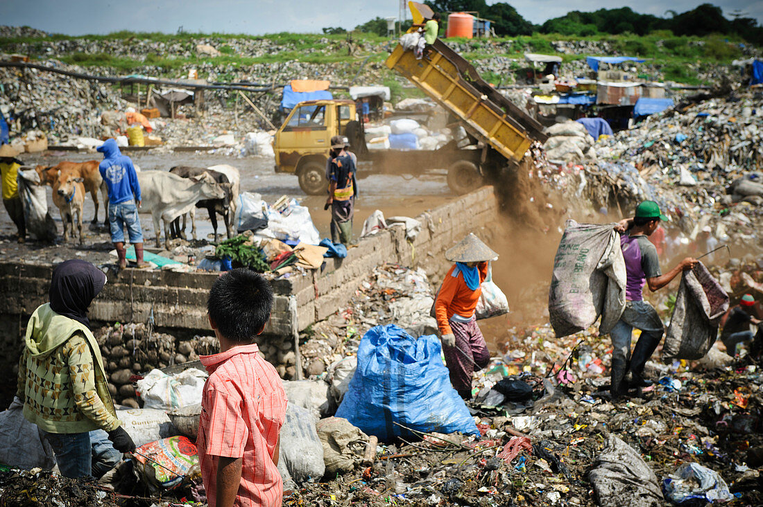 Landfill scavenging,Indonesia