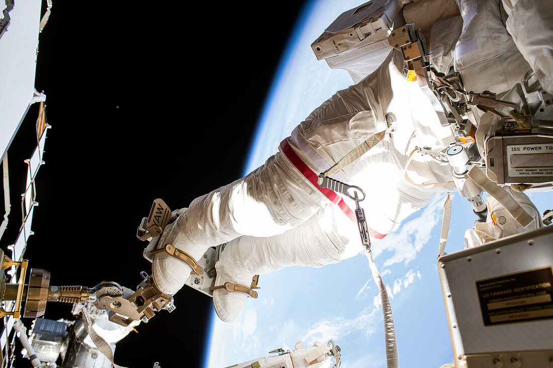 Tim Kopra's spacewalk,2016