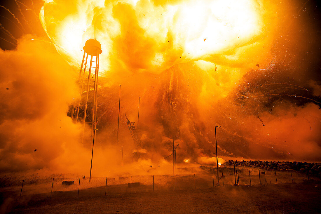 Antares rocket explosion,2014