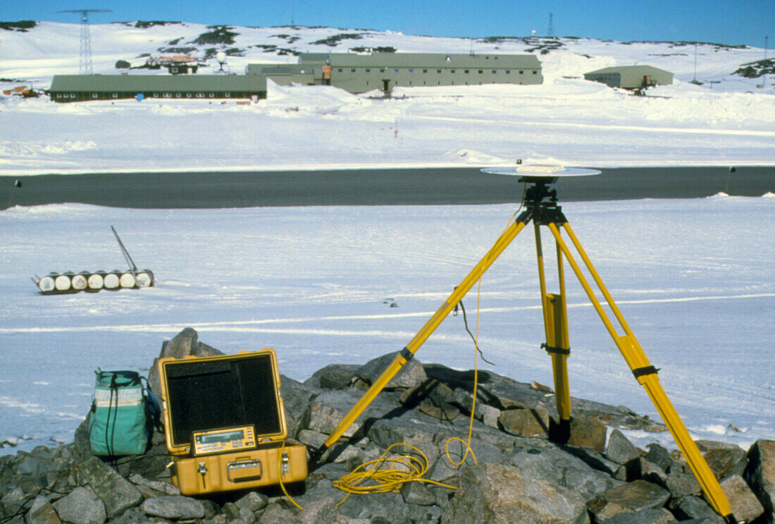 GPS receiver for measuring glacier flow rates