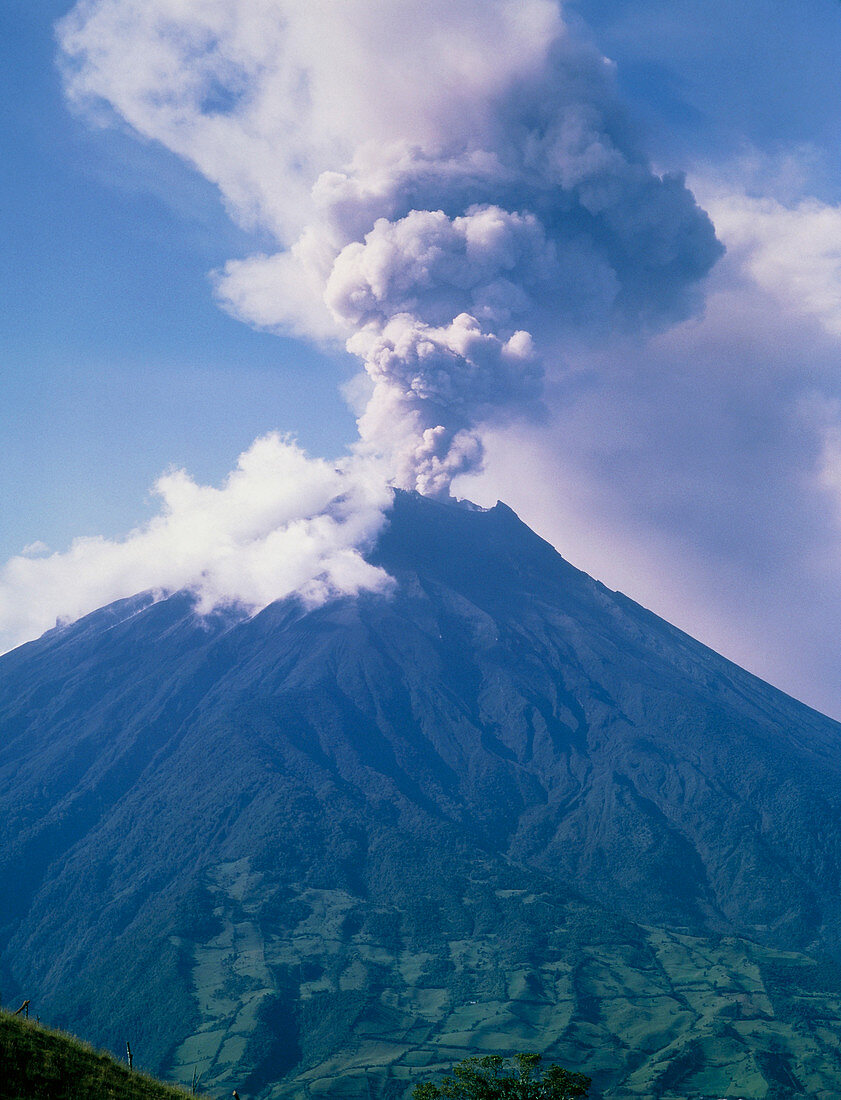 Tunguragua volcano