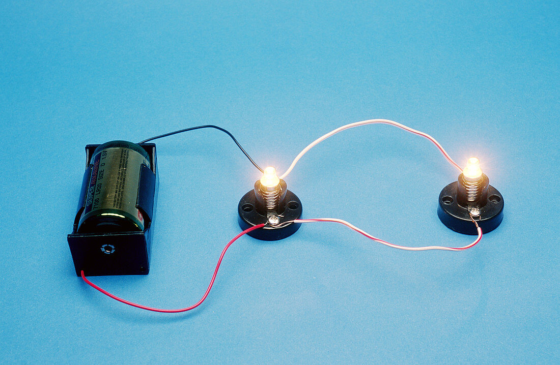 Battery and lamps show parallel circuit