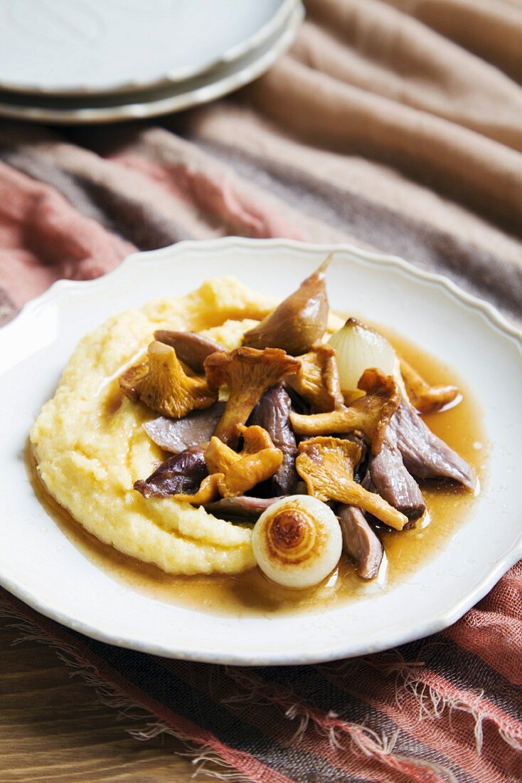 Lammkeule mit Pfifferlingen und Polenta