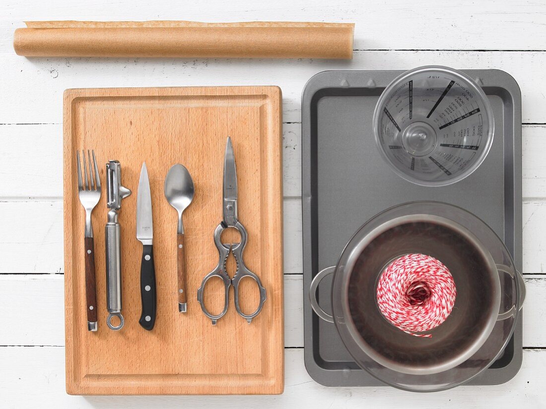 Kitchen utensils for preparing fish parcels