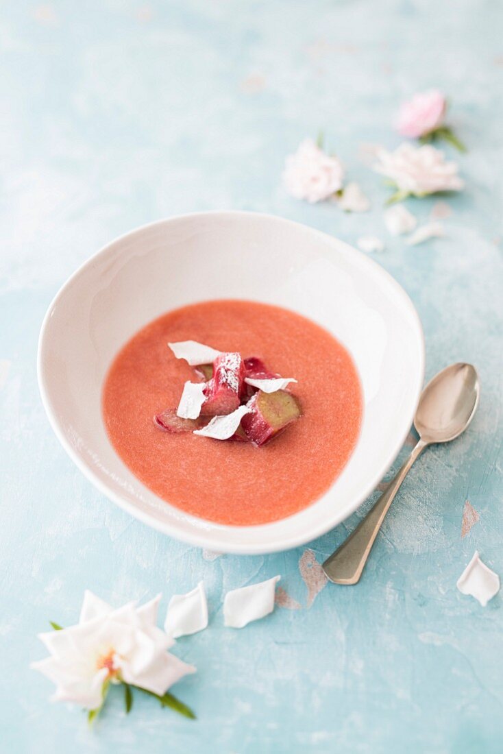 Rhubarb soup with rose petals