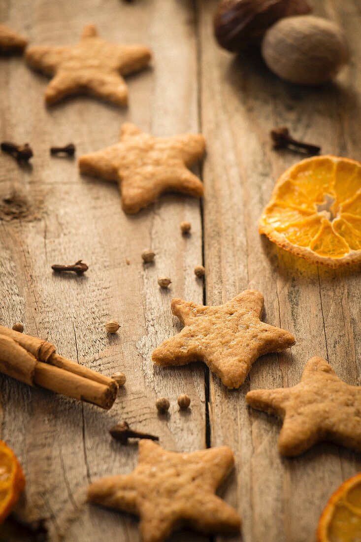 Star-shaped ginger Christmas biscuits