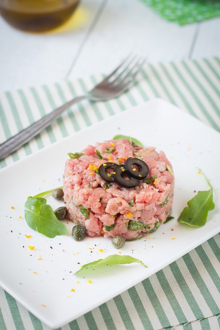 Tartare with olives and capers