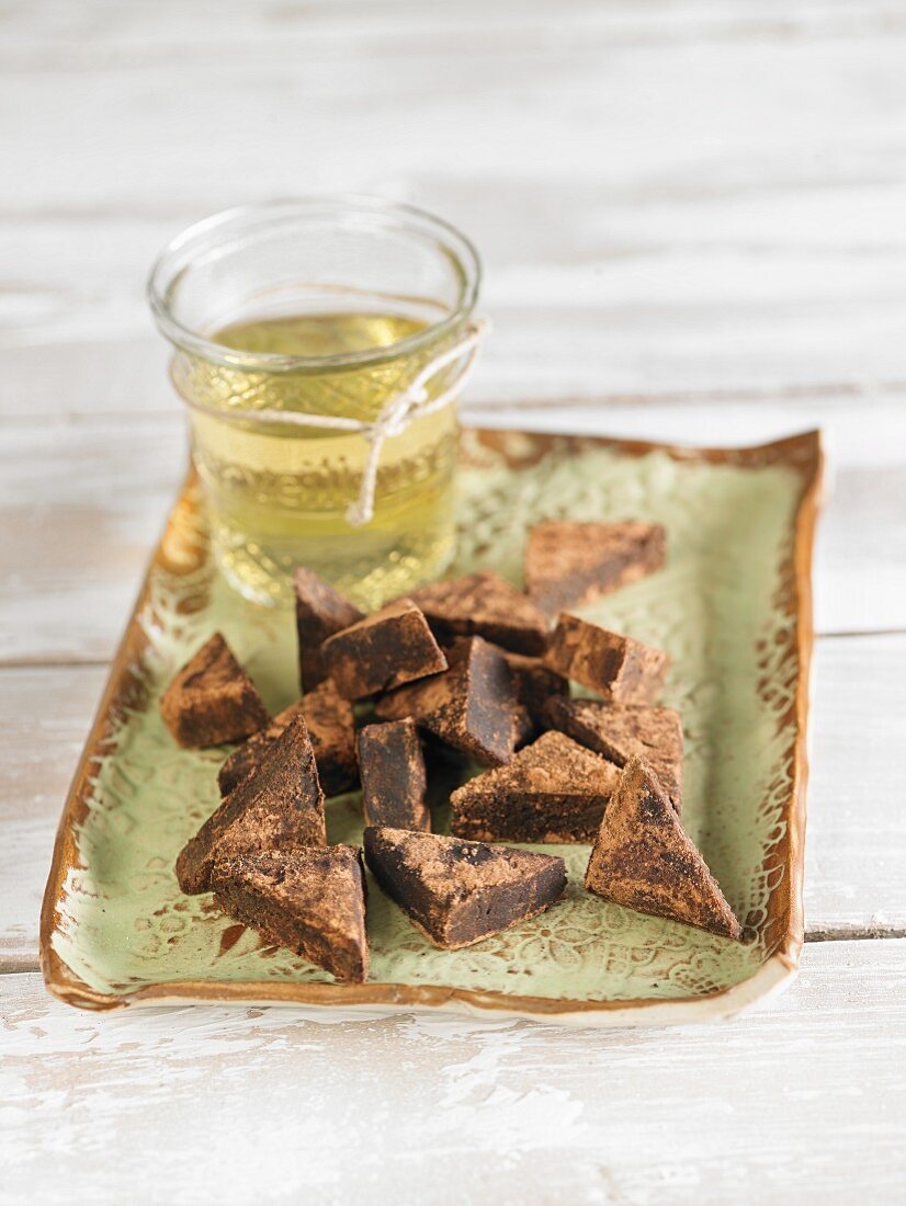 Vegan cheese triangles with cocoa powder