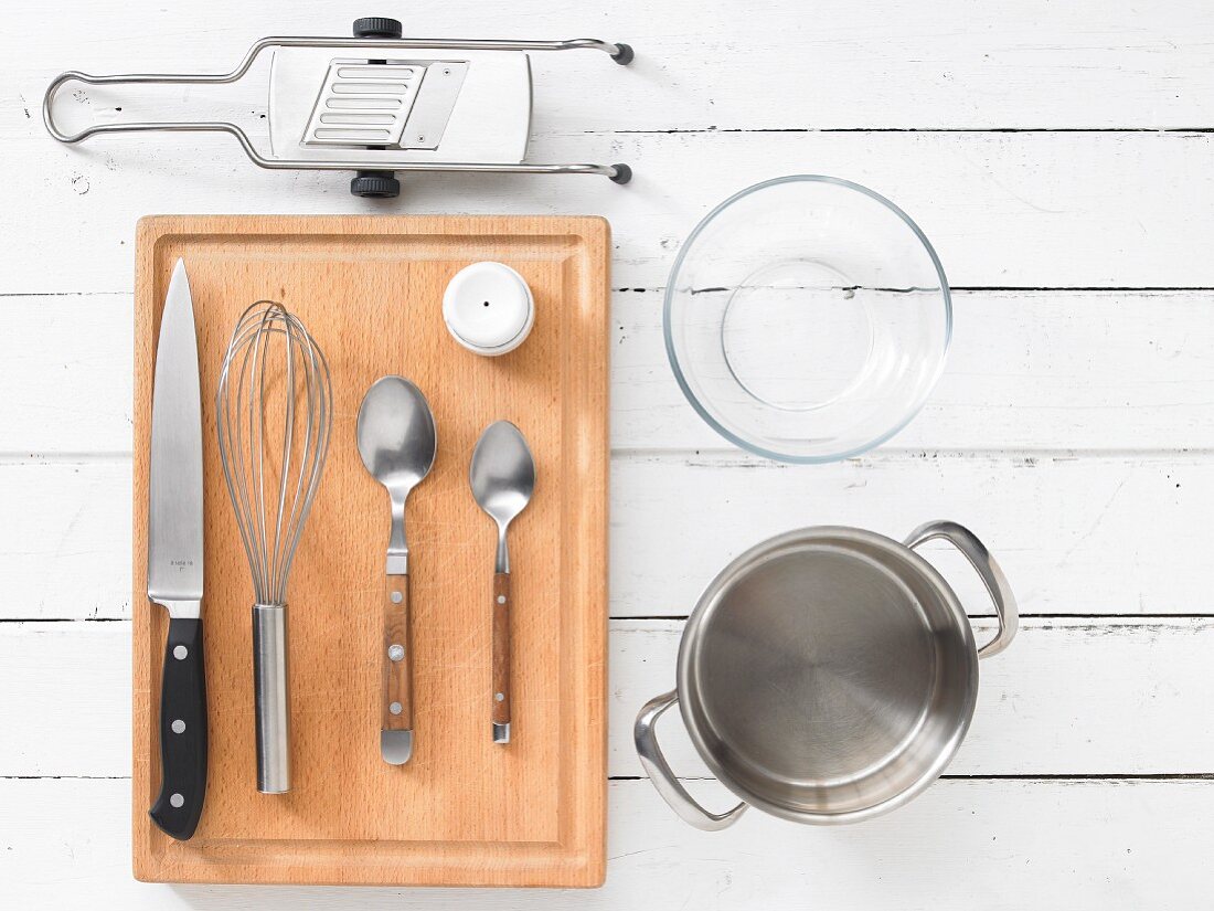 Kitchen utensils for making salad