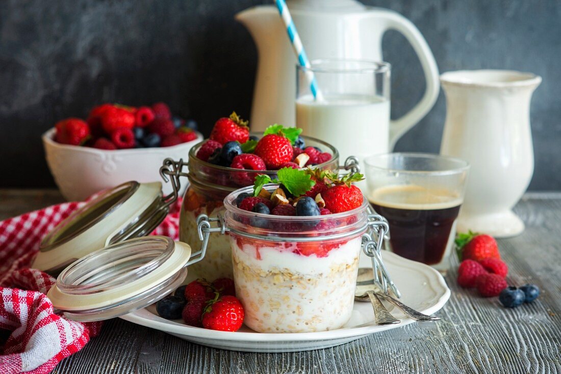 Bircher Müsli (Overnight Oats) mit Beeren