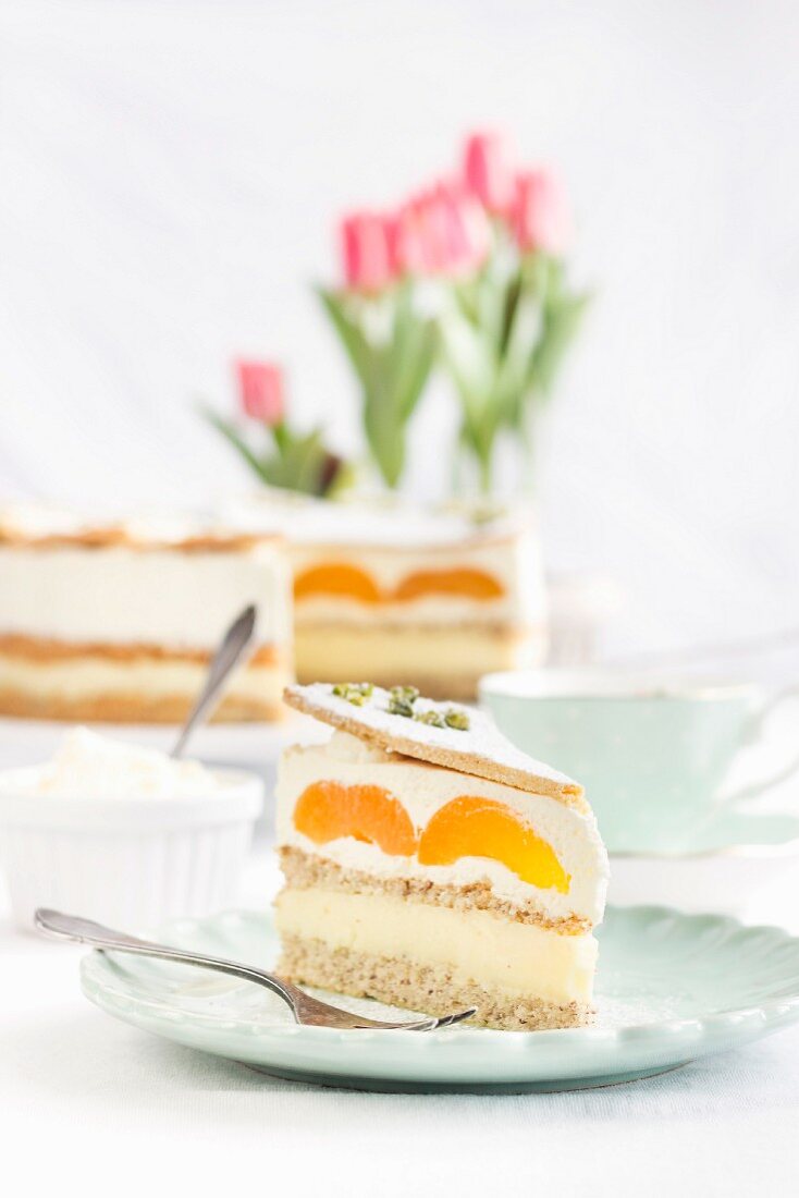 Cake with apricots, pudding and cream