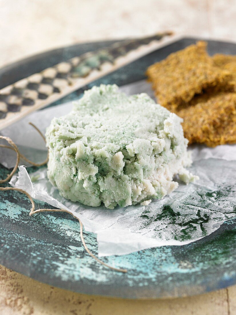 Vegan almond cheese with spirulina