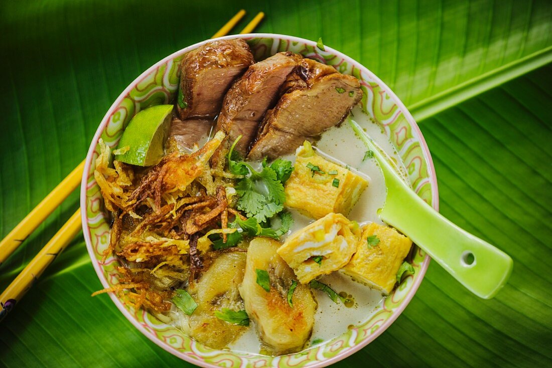 Indonesian ramen noodles with pork and banana