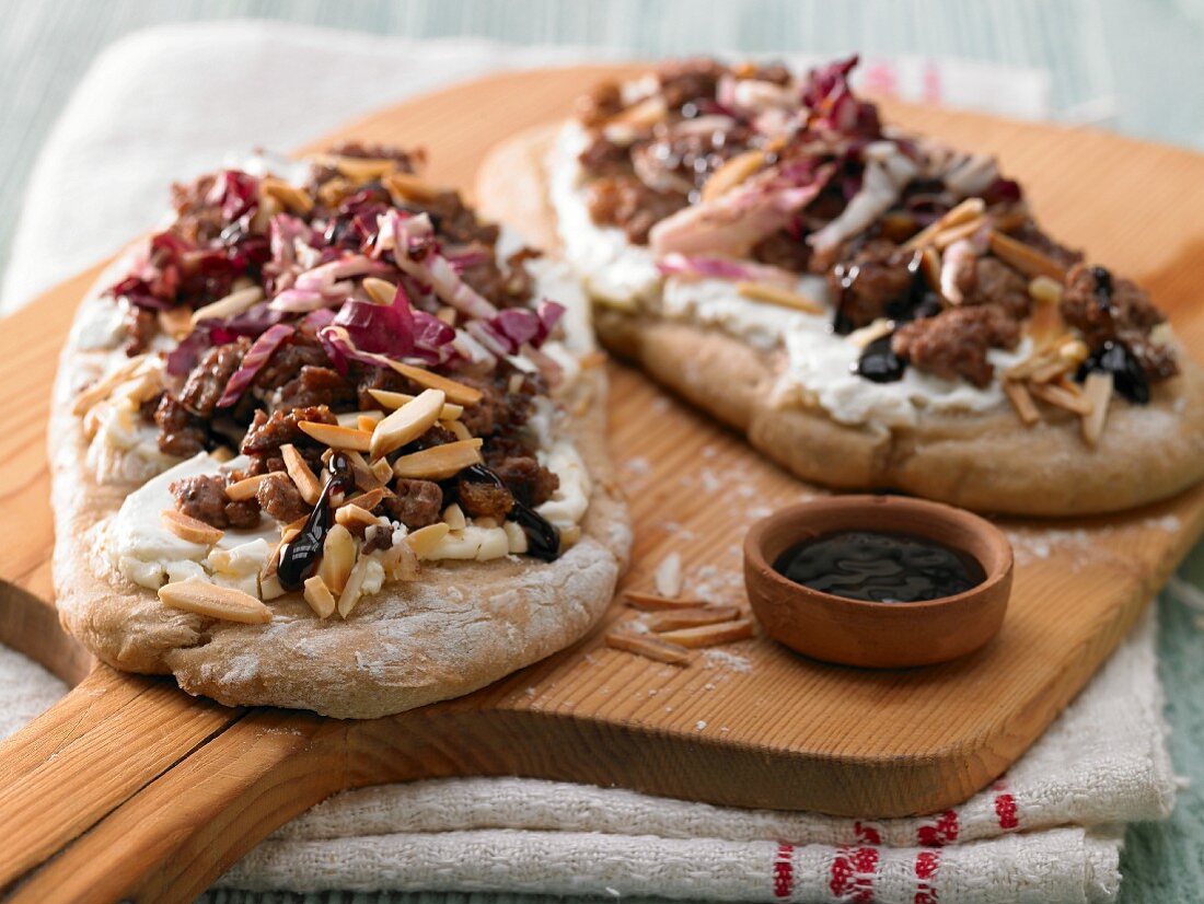 Pizza with minced lamb and radicchio