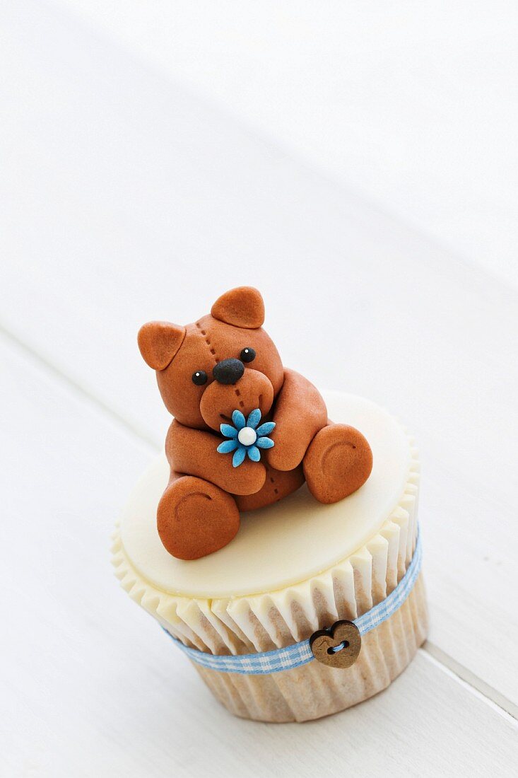 Cupcake decorated with a fondant teddy bear