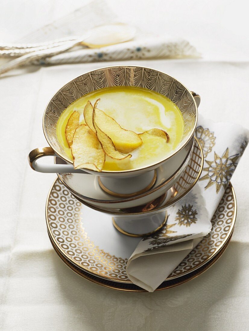 Jerusalem artichoke soup with vegetable crisps