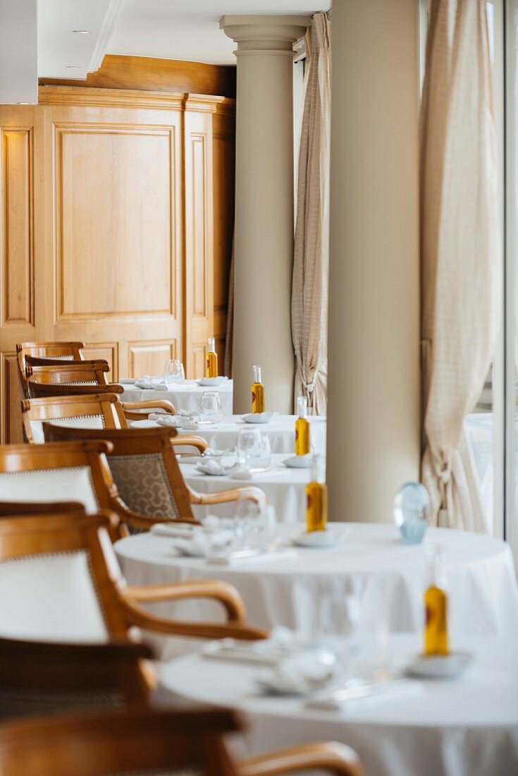 Set tables at the La Vague d'Or restaurant in Saint-Tropez