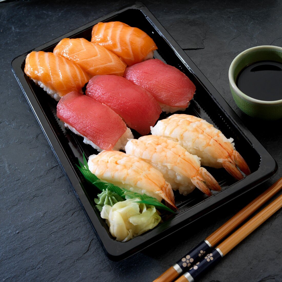 Nigiri sushi with salmon, tuna and prawns (Japan)