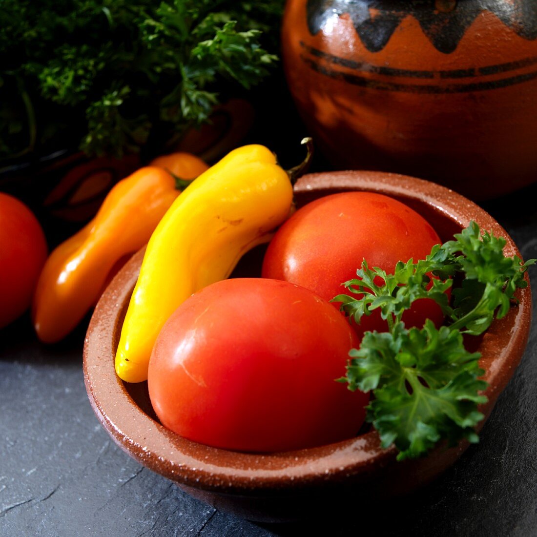 Stillleben mit Tomaten und Paprika