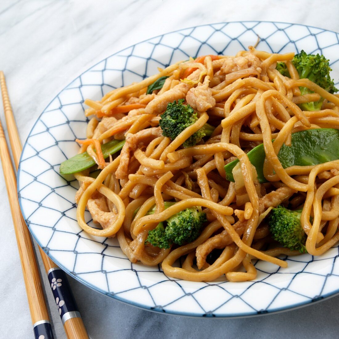 Chinese lo mein with chicken, broccoli and mangetout