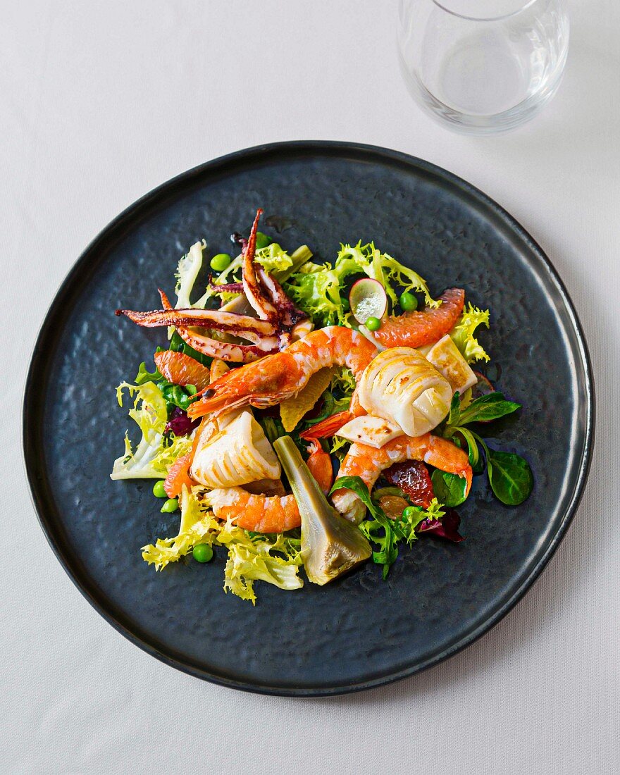 Salat mit Kalmar und Garnelen, Restaurant Les Deux Canailles, Nizza, Frankreich