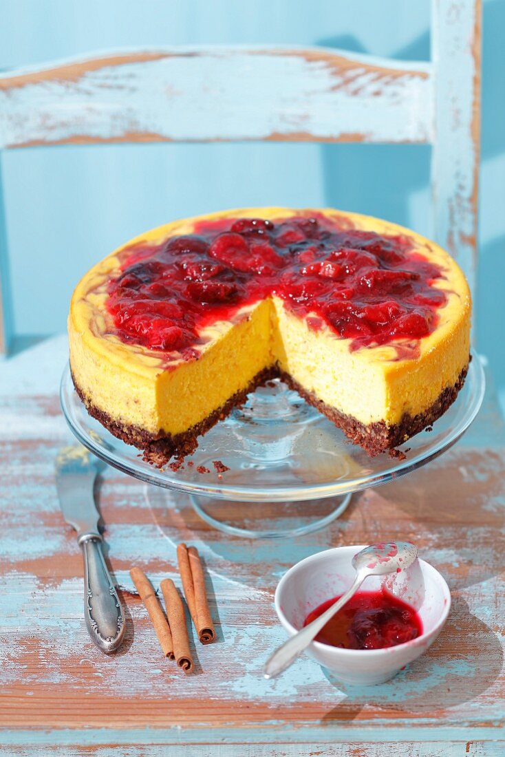 Kürbis-Käsekuchen mit frischer Pflaumenmarmelade