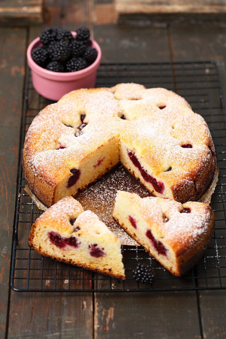Yeast cake with berries