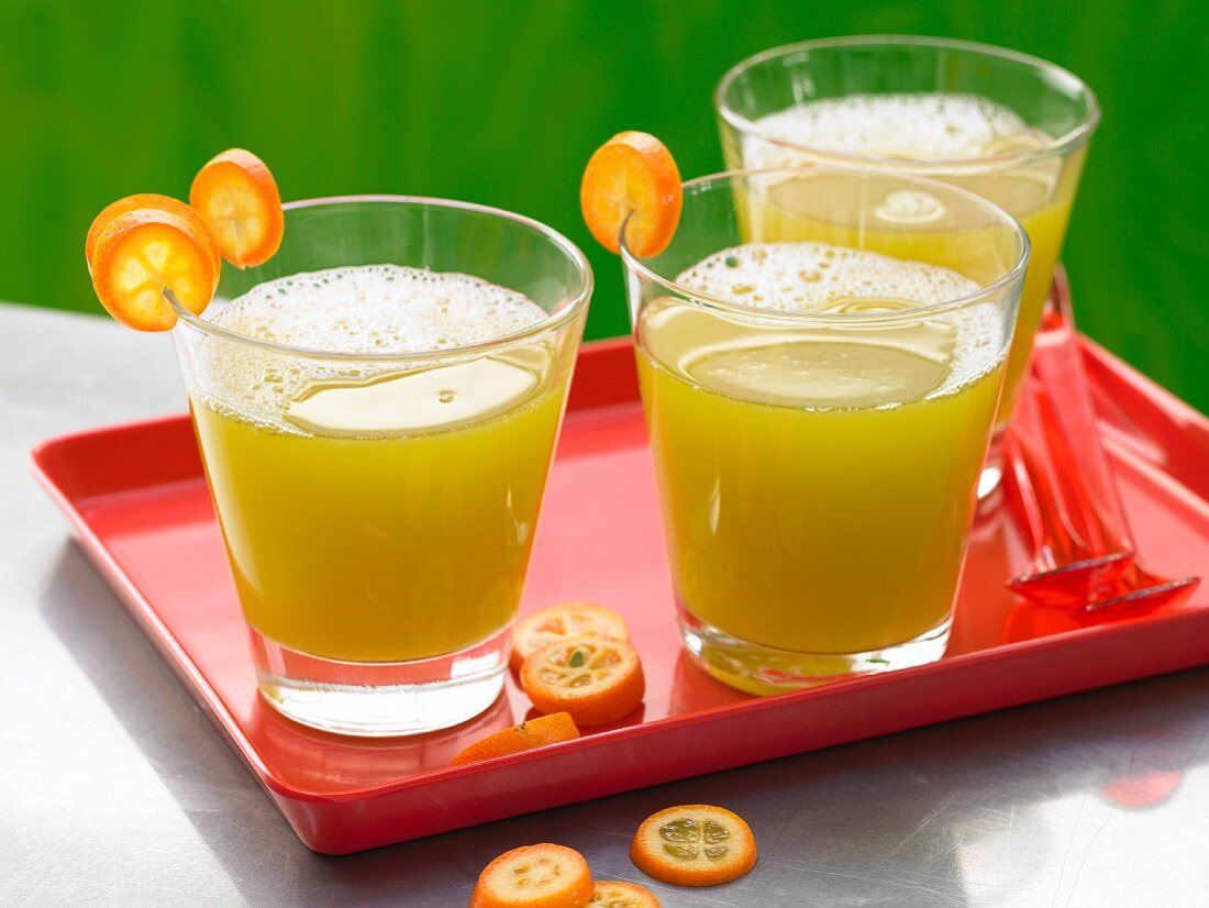 Gurken-Melonen-Drink mit Kumquats