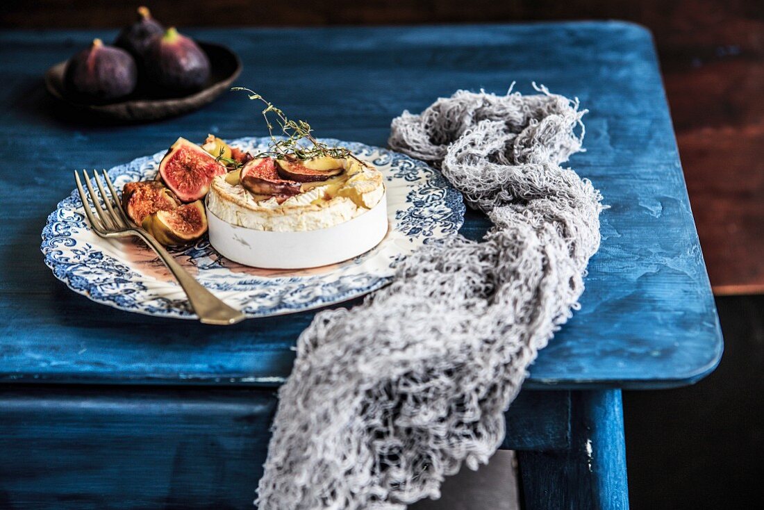 Baked Camembert with roasted figs