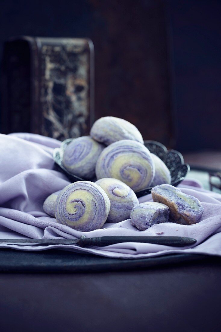 Taiwanese mooncakes made of taro root (vegan)