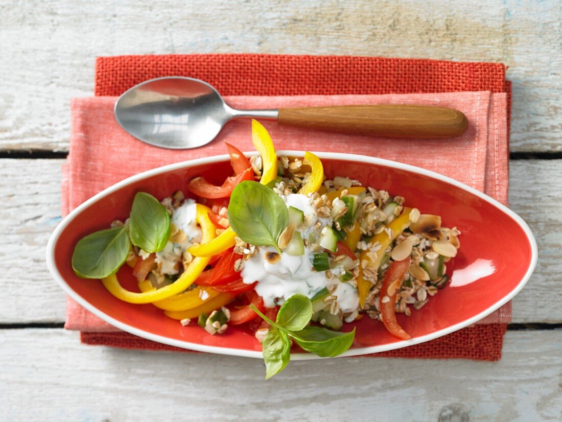 Buntes Gemüsemüsli mit Mandelblättchen