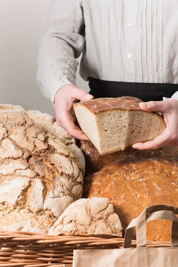 Brotverkäufer auf einem Markt