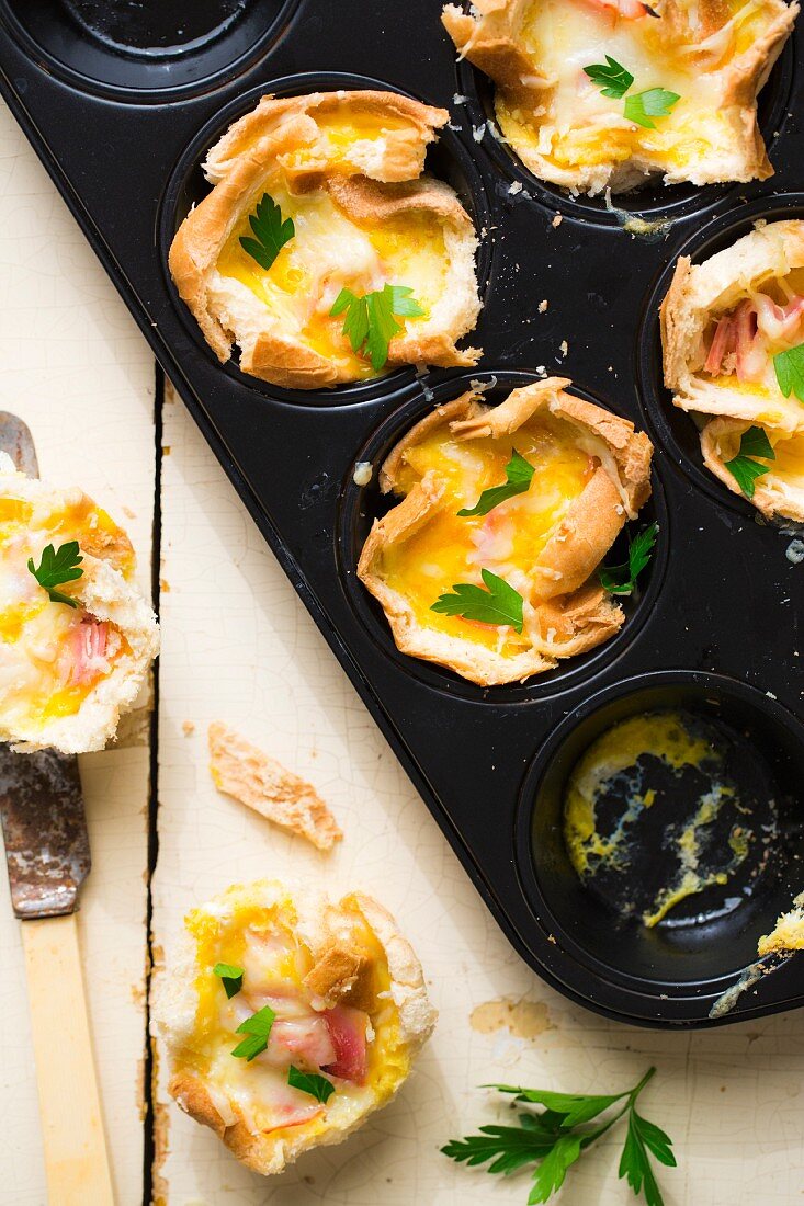Toast quiches (slices of toast baked in a cupcake tin and filled with ham, egg and cheese)