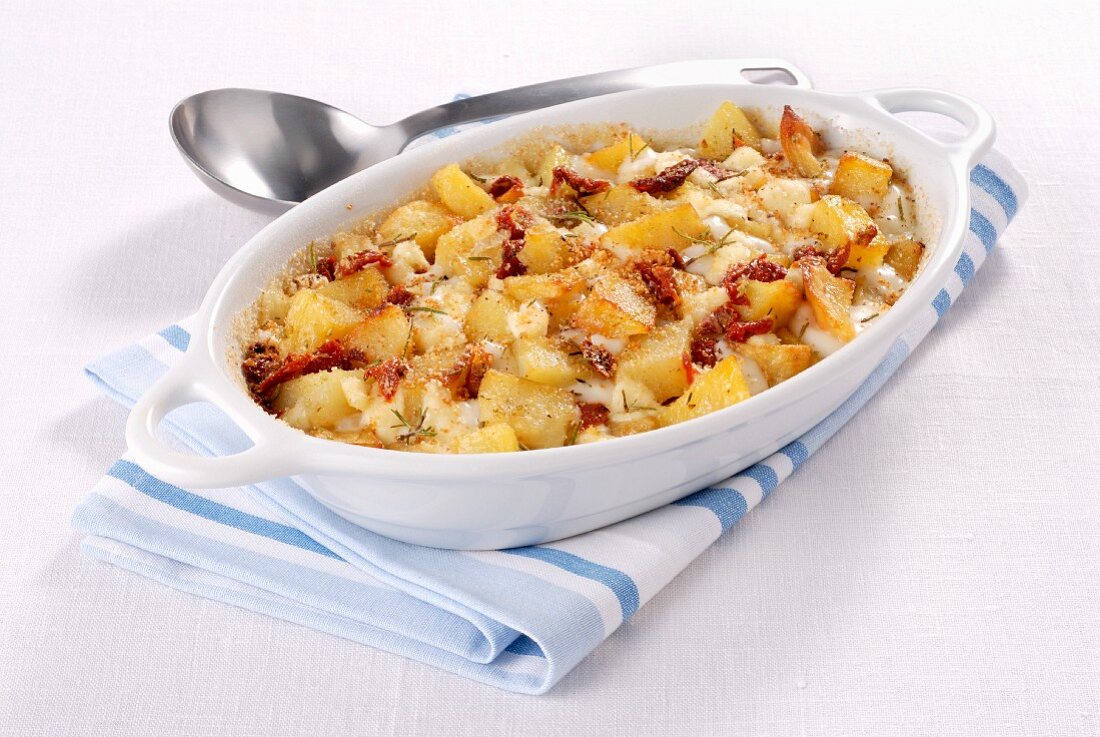 Pasticcio with potatoes and dried tomatoes