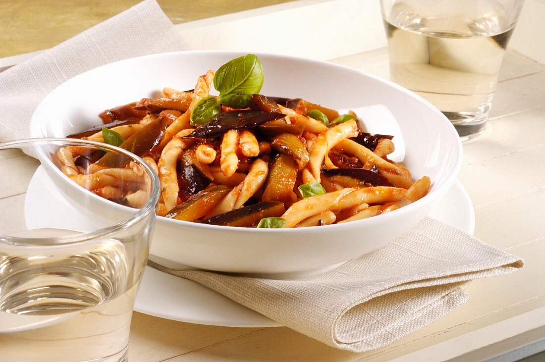 Strozzapreti with aubergine